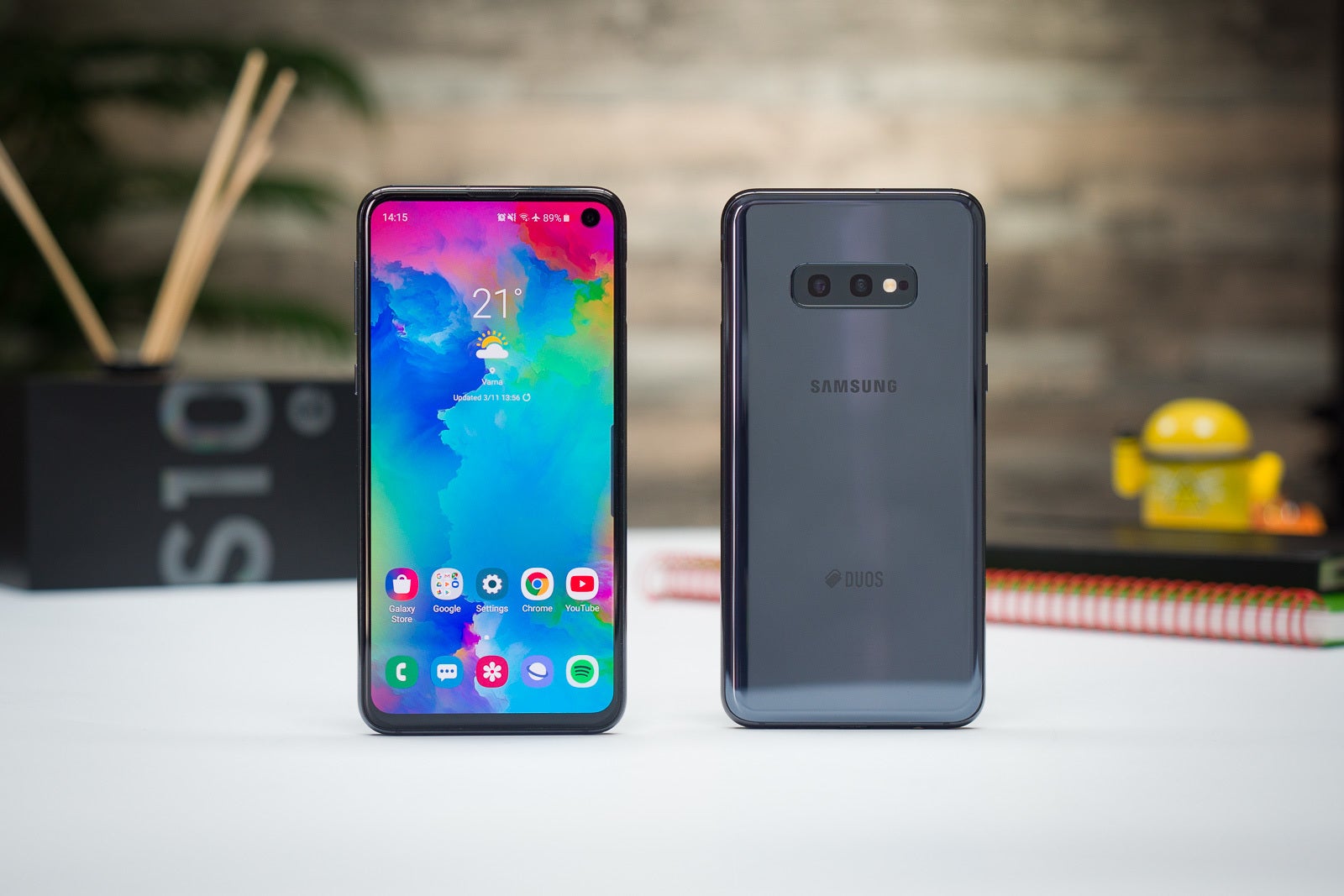 Samsung Galaxy S10e - The Moto Z4 Force could be Motorola's answer to the Galaxy S10e
