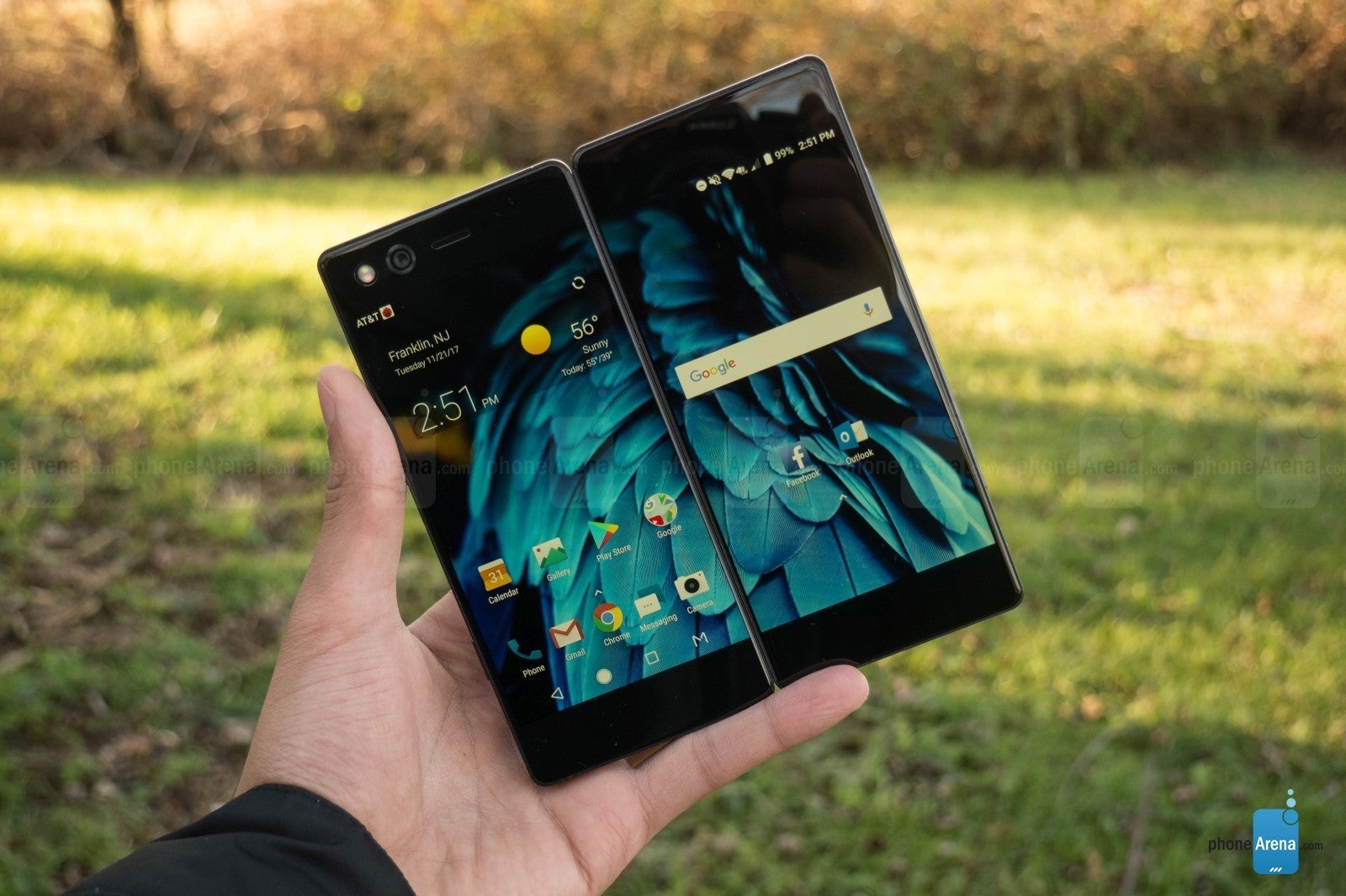 The idea of bringing two screens together seemed ambitious, but the technology just wasn't there to make dual screen phones usable. - Cool concepts that started out intriguing but never took off