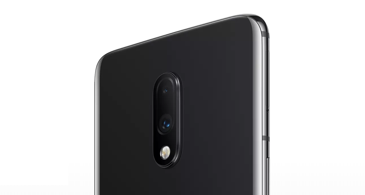 The flashlight moving from the body of the phone to the camera bump is one of the changes, can you find the other? - OnePlus 7 vs OnePlus 6T: should you upgrade?