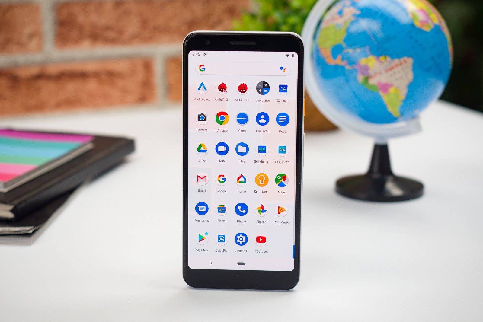 See all those apps? That's what it's all about. - What could be Apple and Samsung’s answer to the Pixel 3a?