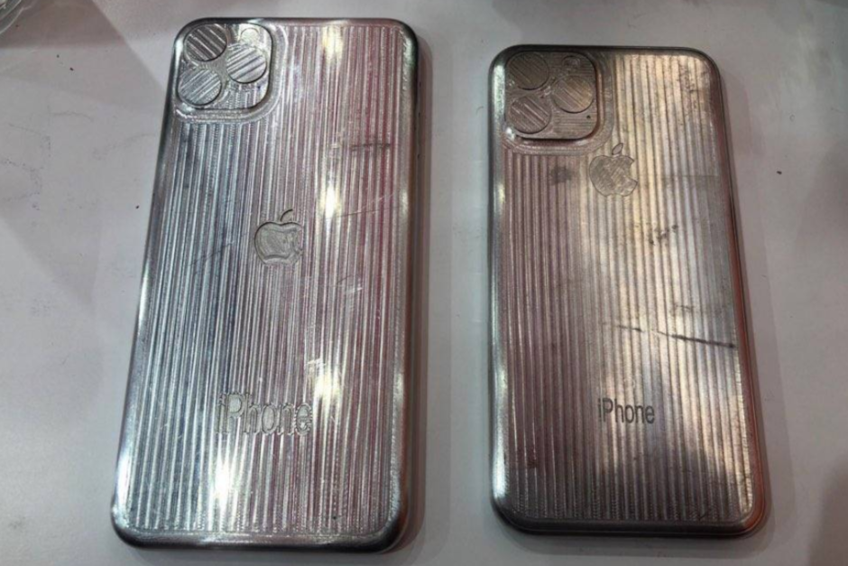 Alleged iPhone Pro and Pro Max molds for case makers. Notice the Apple logo positioning - iPhone 11 (2019): release date, price, news and leaks