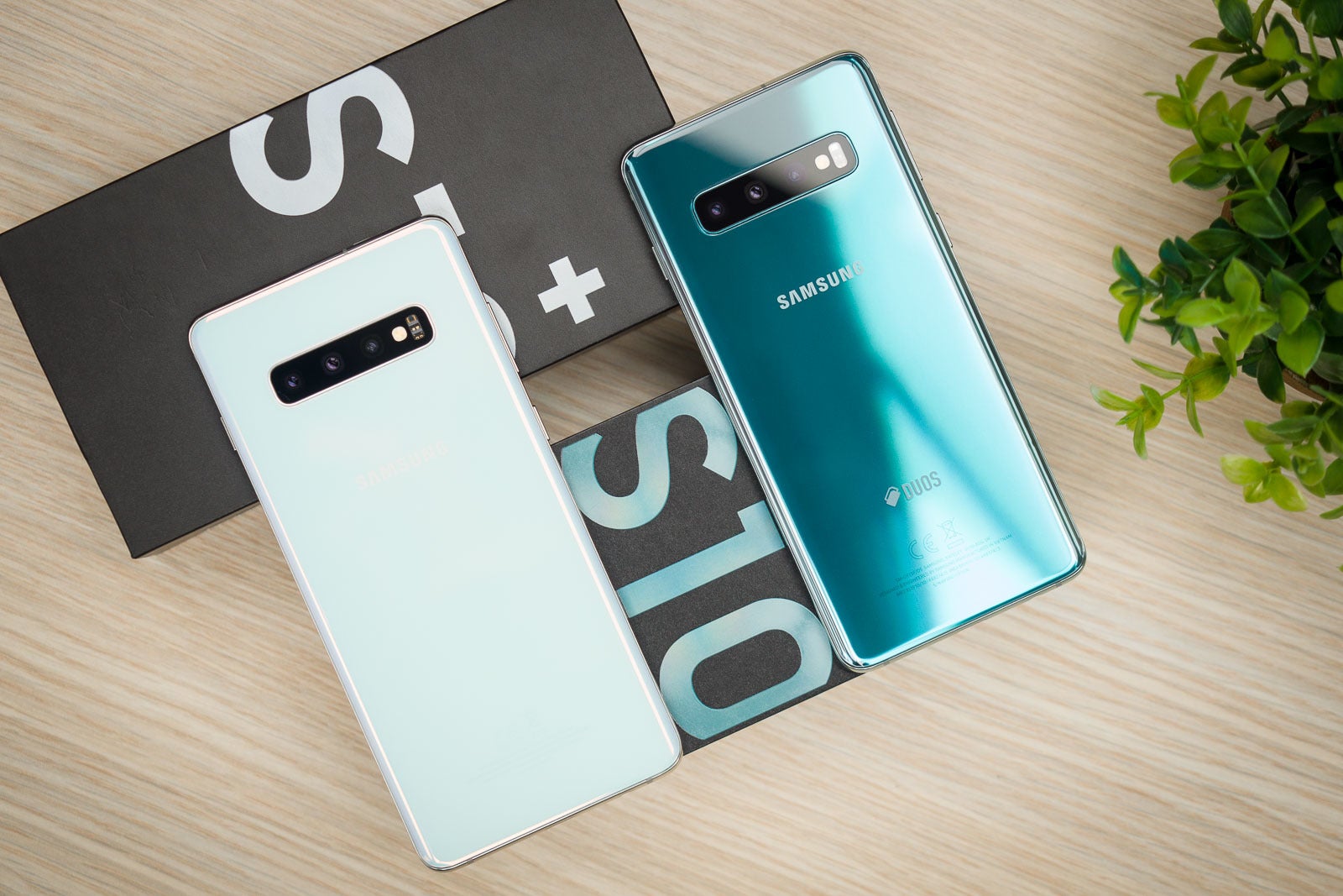 S10+ on the left, S10 on the right - Vote for your favorite phone of the first half of 2019 here!