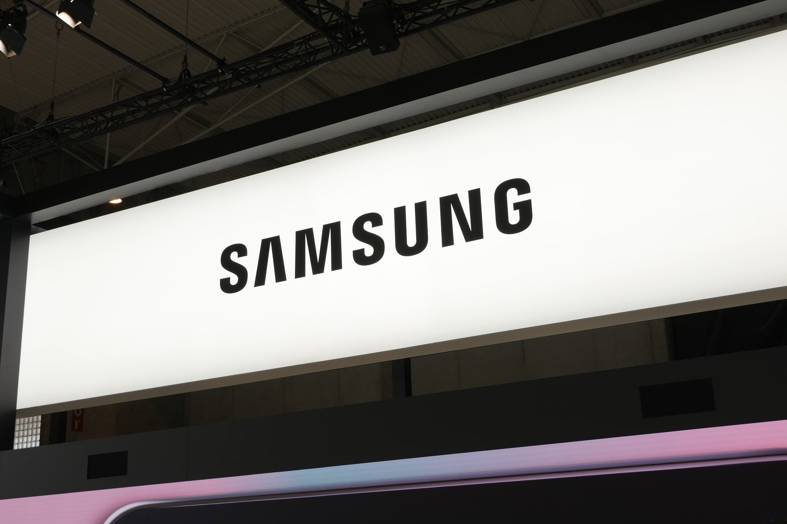Samsung may launch Mate X-like Galaxy Fold before Huawei