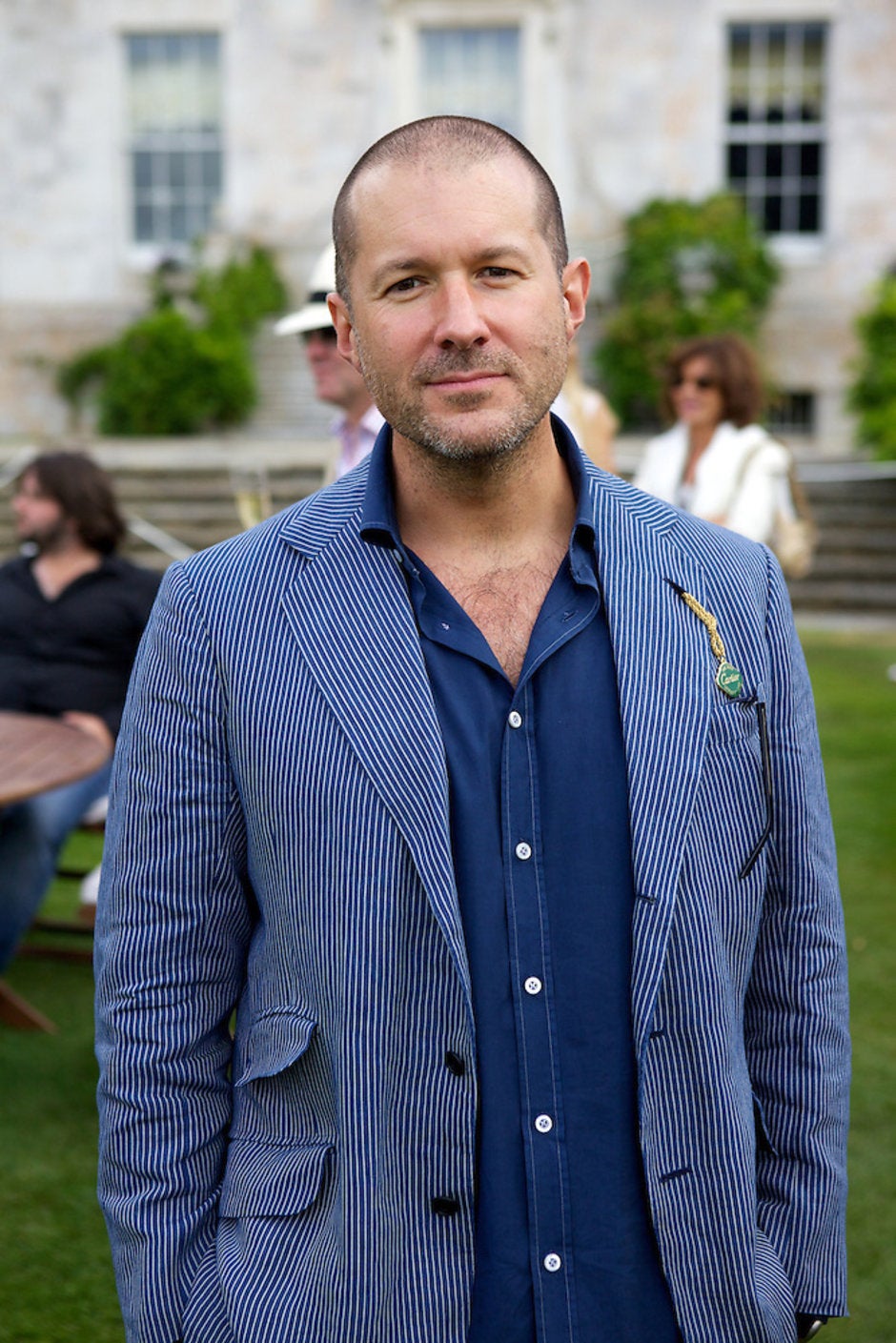 Jony Ive was the mastermind behind the Apple Watch - Apple Watch first-year sales were a failure: 10 million units sold, while Apple had planned for 40 mil