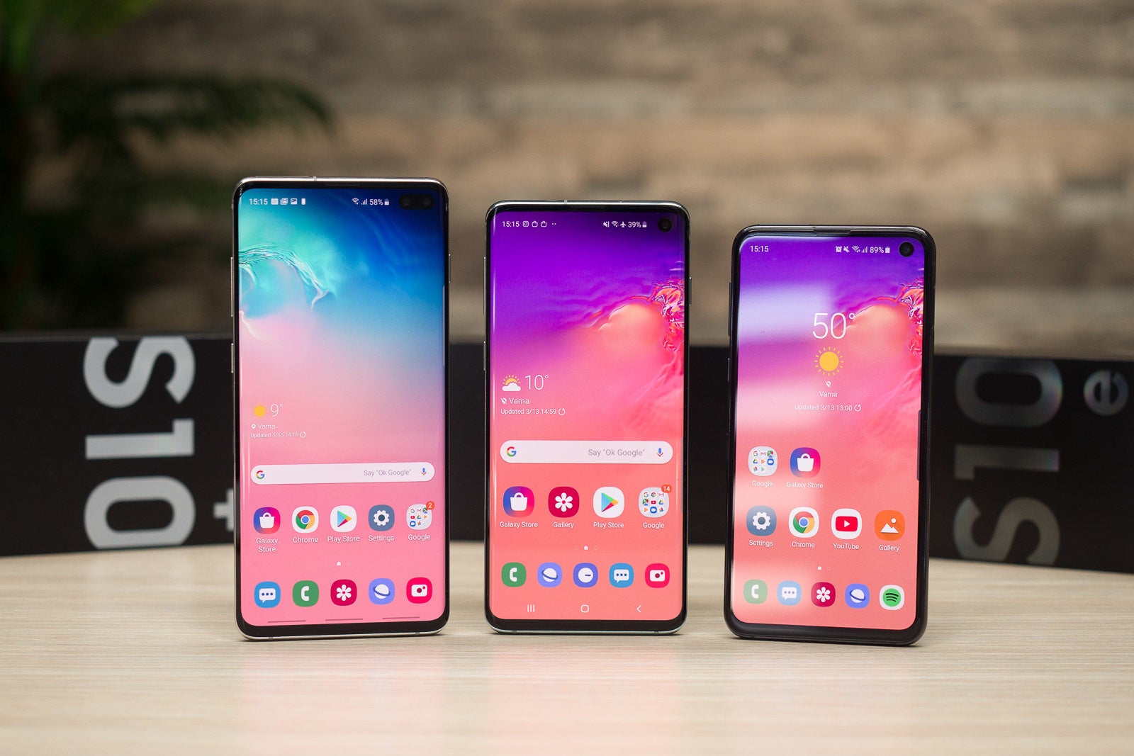 Most popular on the right and least popular on the left - Samsung's Galaxy S10 has outsold the Galaxy S9 by a significant margin
