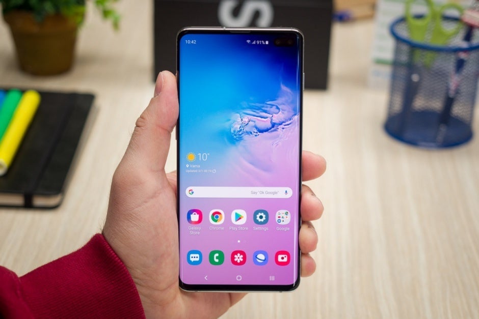 The gorgeous Galaxy S10+ design might be one of the reasons iPhone loyalty is declining - iPhone loyalty drops to its lowest level in a long time as users flock to Samsung