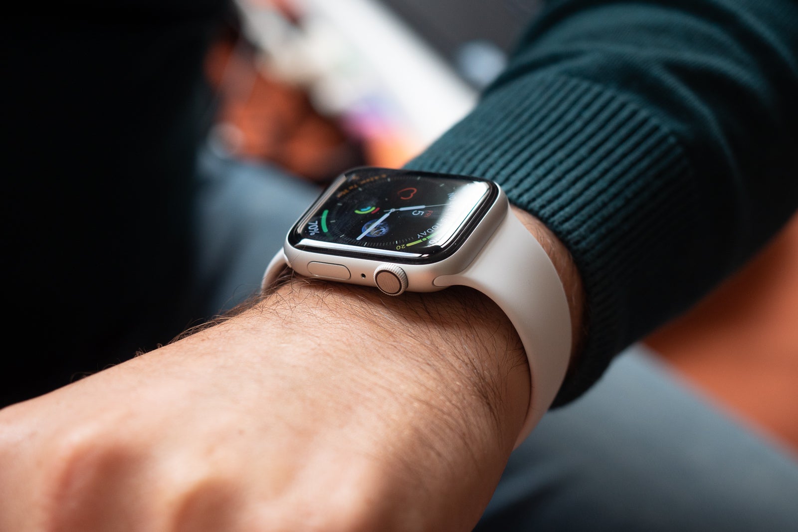 Почему iwatch. Часы мужские Эппл вотч. Эппл вотч 4. Apple watch 5 Silver. АПЛ вотч 4 на руке.