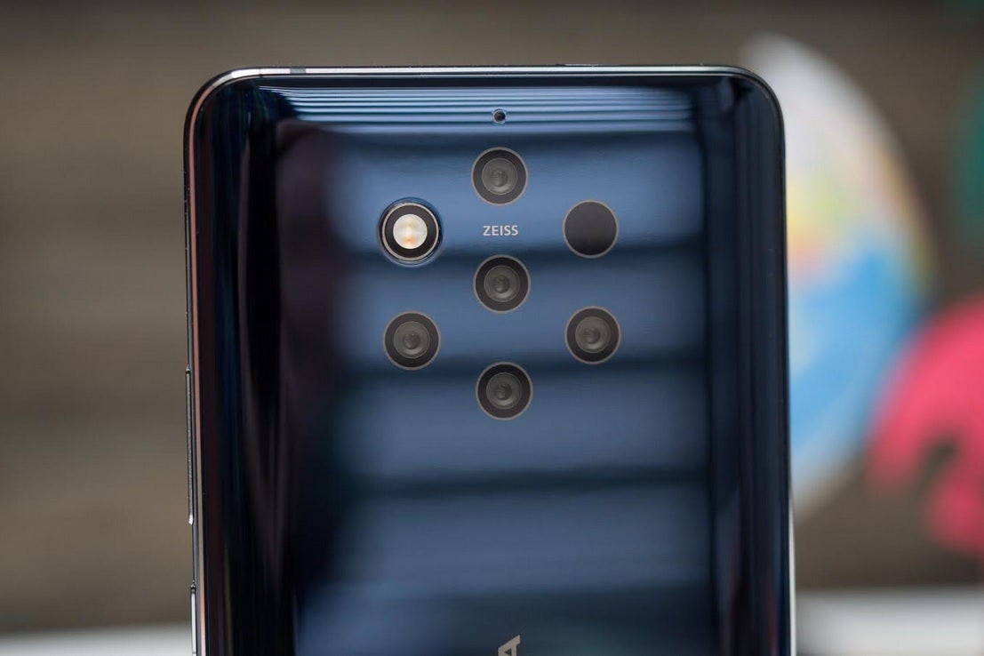 The optical quality on the Nokia 9 PureView is one of the best on a phone according to Zeiss' CEO - Zeiss CEO says that there are limits to the evolution of smartphone cameras