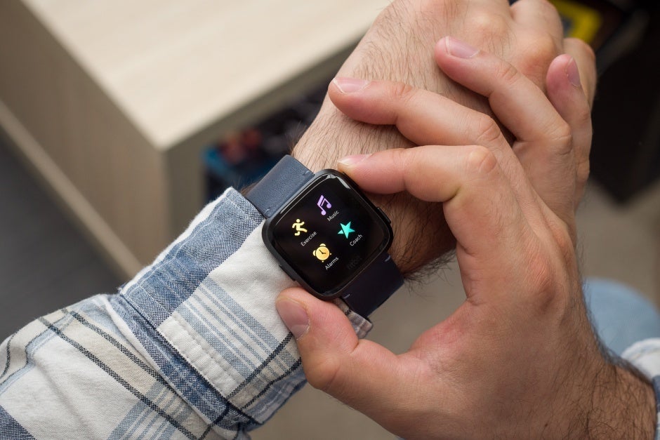 The Fitbit Versa is an activity tracking star, but otherwise, it's a largely mediocre Apple Watch alternative - Why is everyone so far behind Apple in the smartwatch market?
