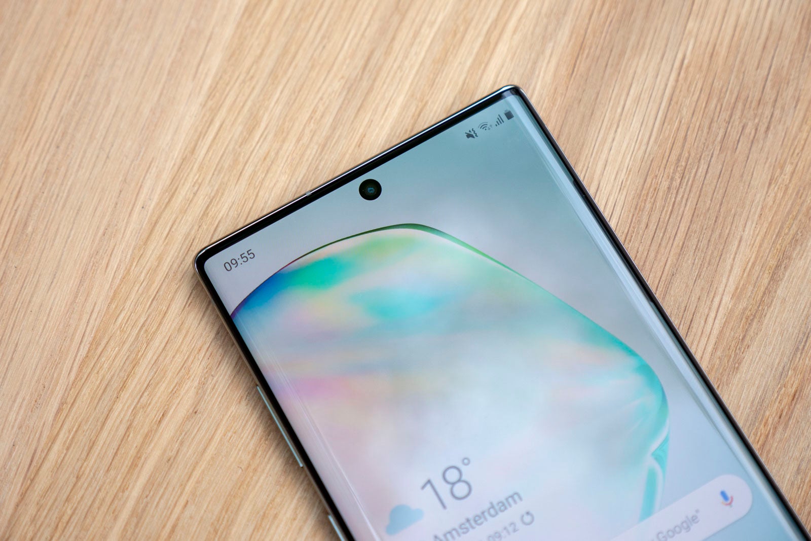 The Note 10's front camera in the upper center - Galaxy Note 10 and 10+ are official: price, release date, and all the new features