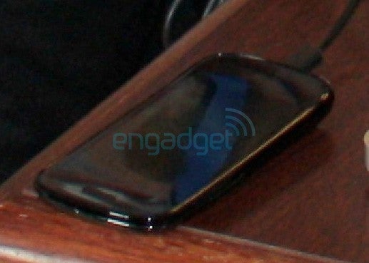 Google Nexus S new picture surfaces, confirms concave form