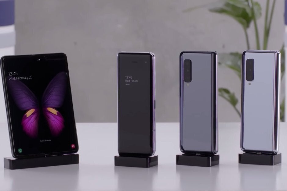 The unrevised Galaxy Fold - Samsung's working on a Motorola Razr-like foldable phone