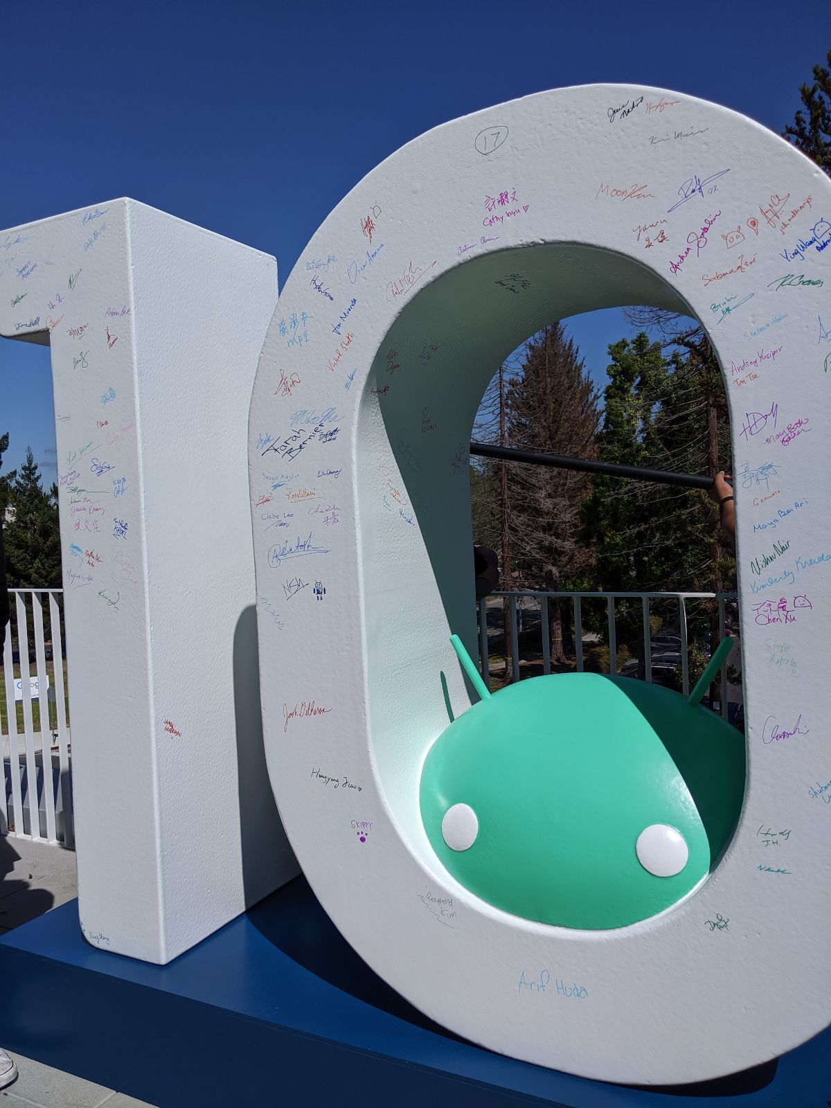 The statue for Android 10 finds its home at the Googleplex - Google keeps up with one tradition related to the new Android build