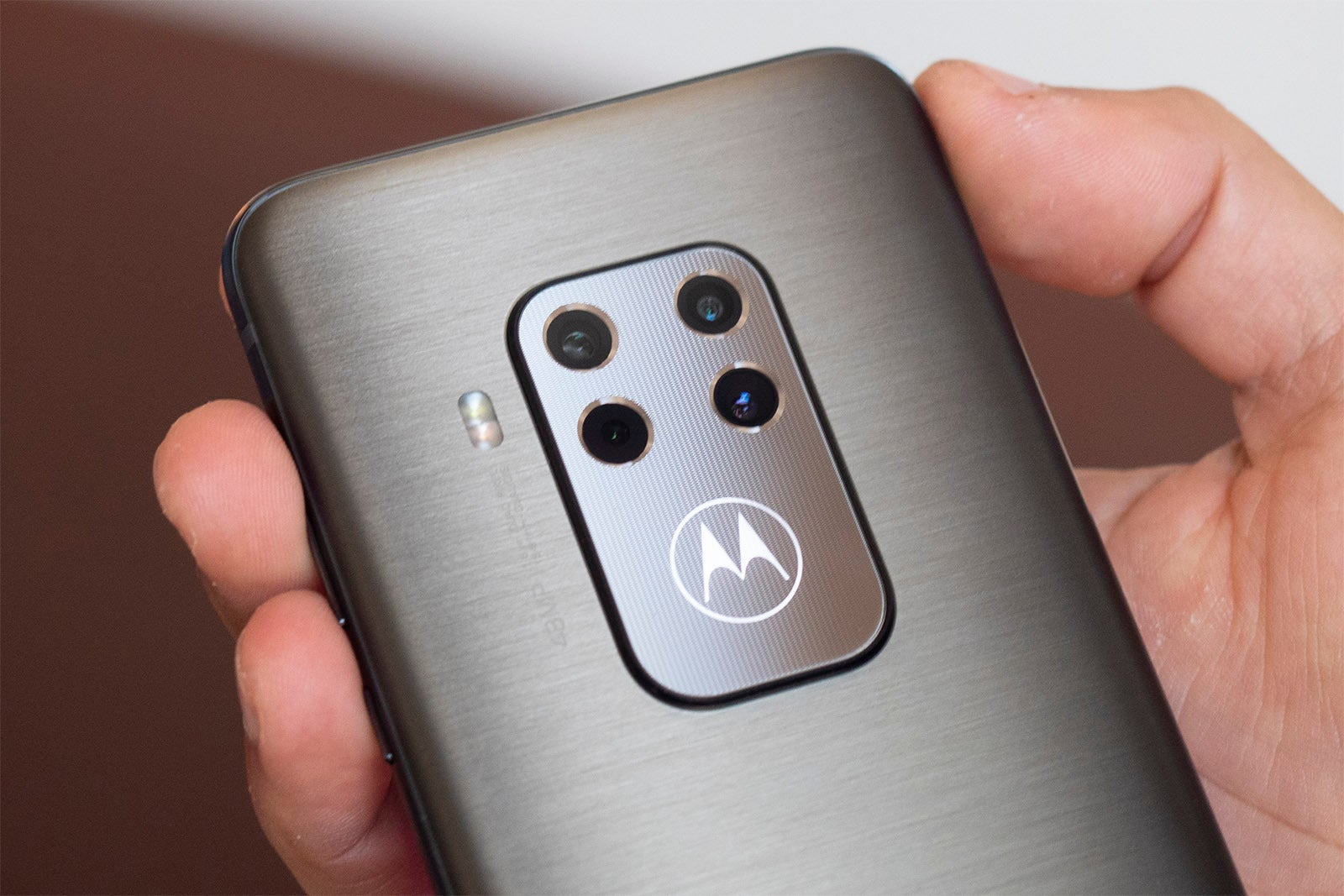Motorola One Zoom has four cameras, huge battery and a freaking glowing logo (hands-on)