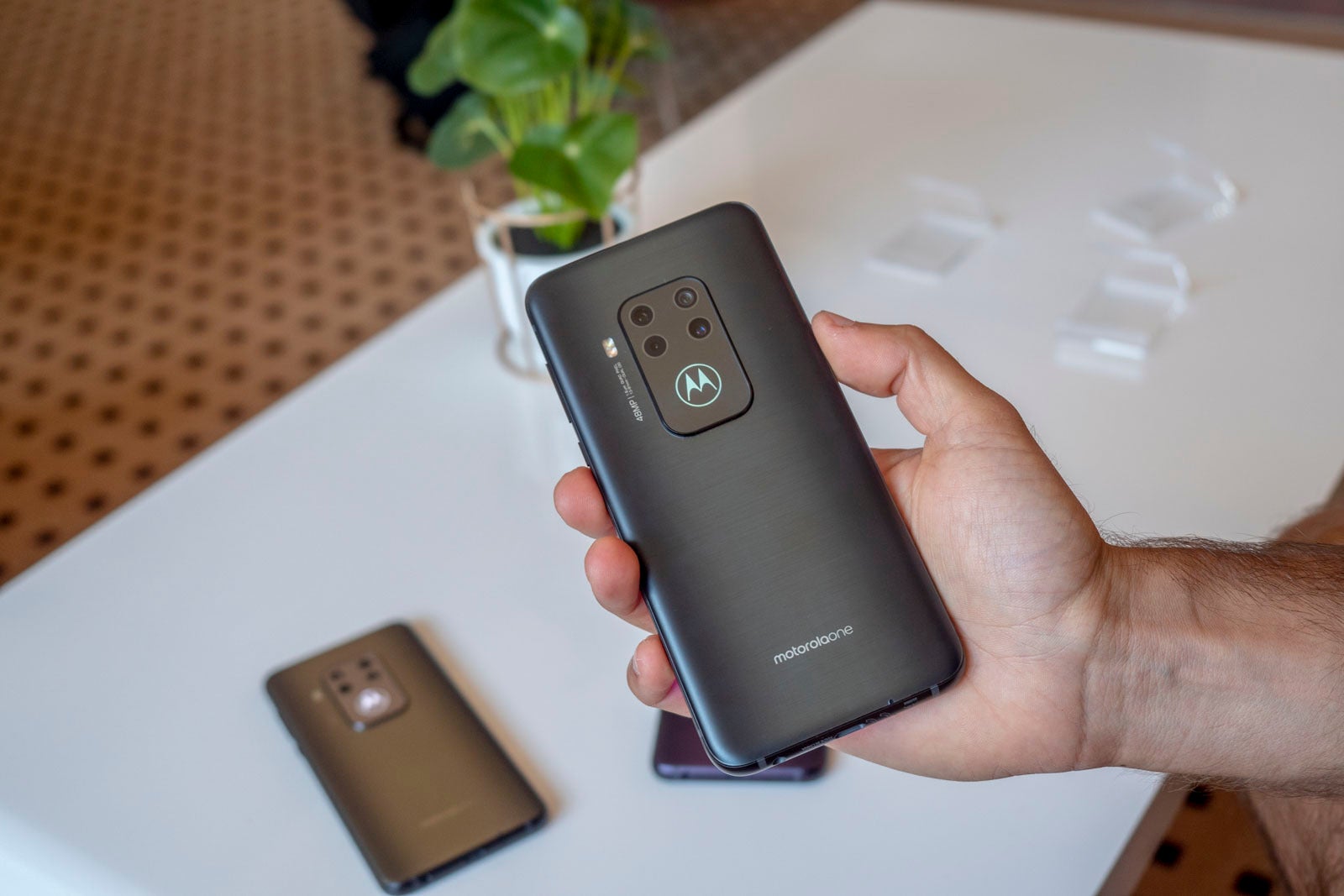 Motorola One Zoom has four cameras, huge battery and a freaking glowing logo (hands-on)