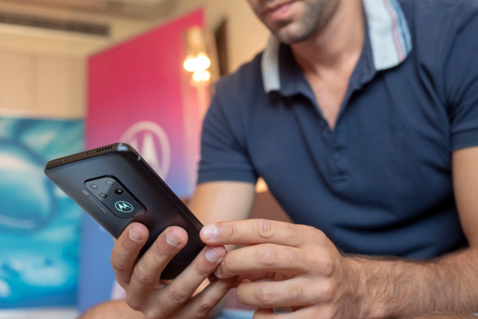 Motorola One Zoom has four cameras, huge battery and a freaking glowing logo (hands-on)
