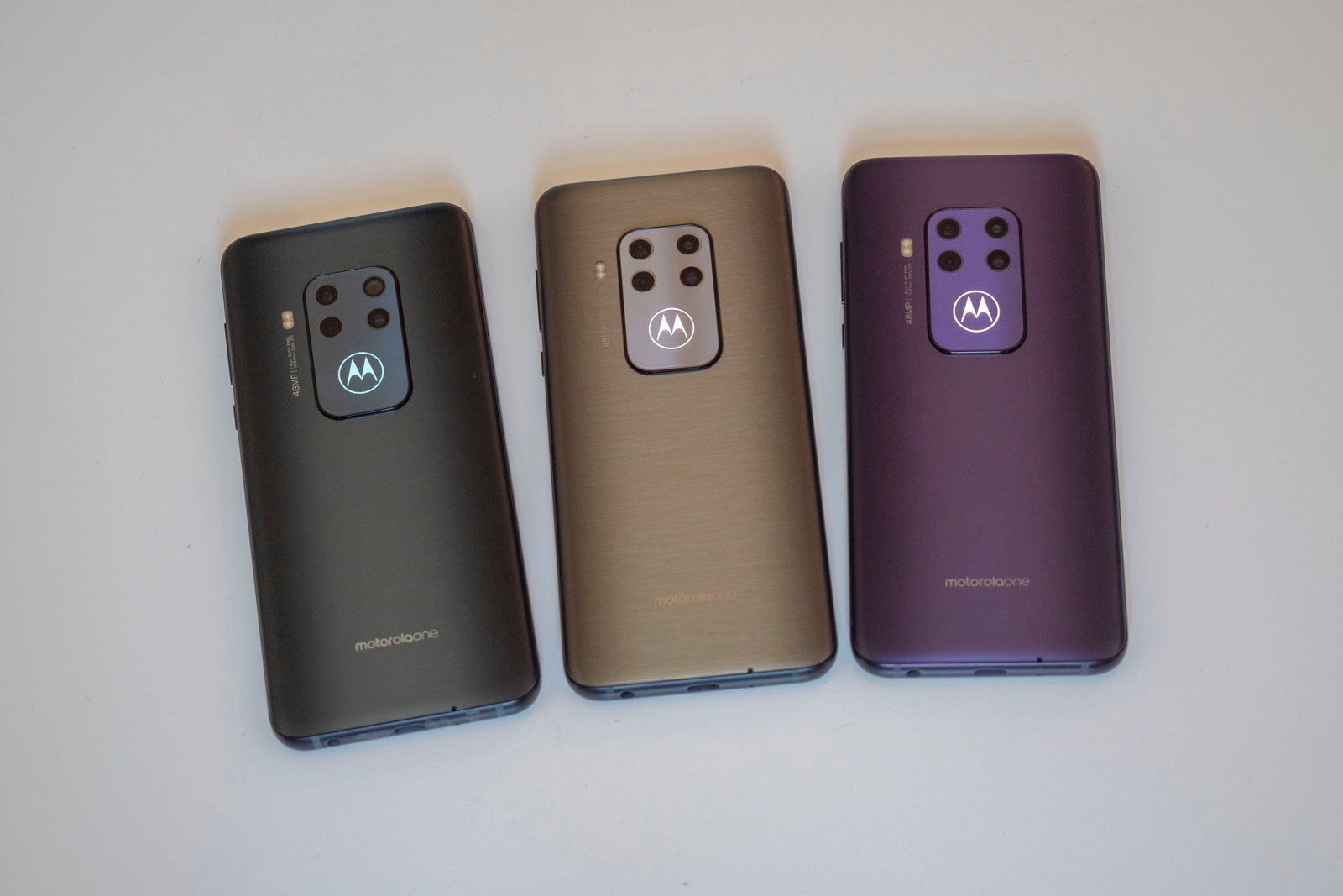 Motorola One Zoom has four cameras, huge battery and a freaking glowing logo (hands-on)
