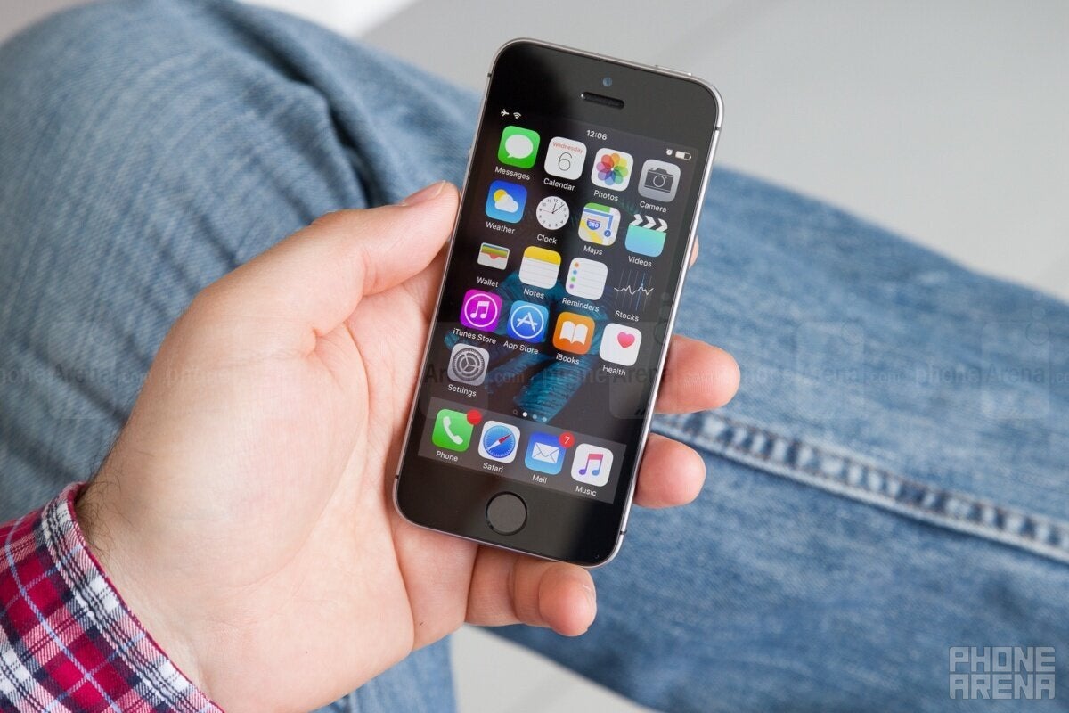 The iPhone SE fits great in the palm of your hand - I still think the iPhone SE2 needs to happen, and so should Apple