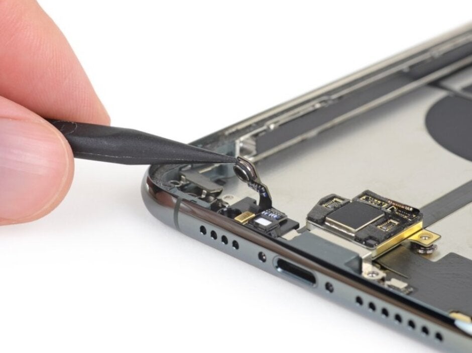 A second battery connector plugged into the reverse wireless charging coil could be part of the hardware used for bilateral wireless charging - Reverse wireless charging hardware found inside new iPhones-or is it something else?