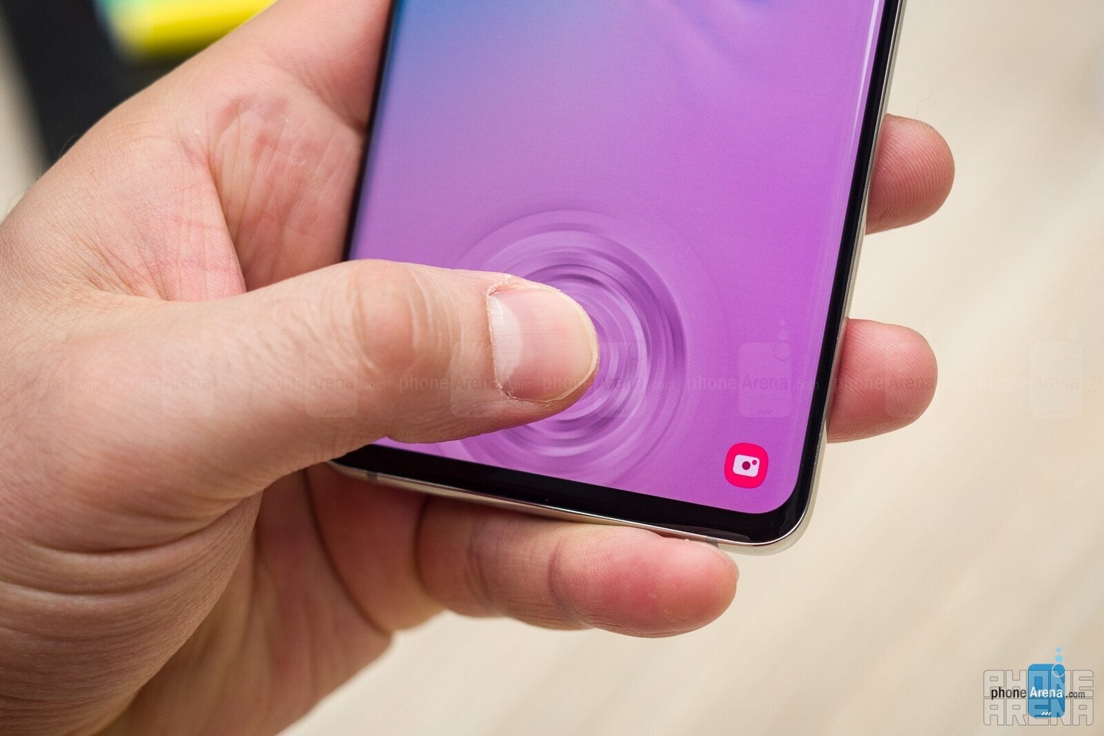 Samsung promises to fix bizarre Galaxy S10 bug breaking in-display fingerprint security