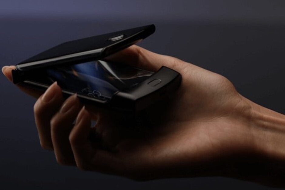 First Motorola Razr hands-on image leaks alongside press images