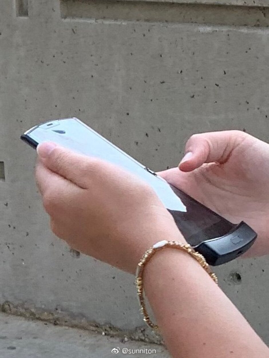 First Motorola Razr hands-on image leaks alongside press images