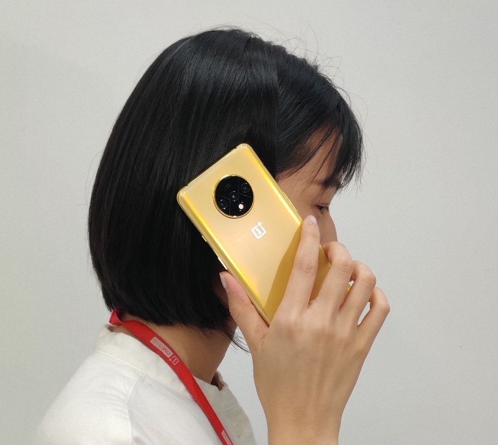 Take a look at this prototype OnePlus 7T in gold