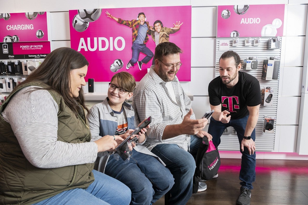 The Kotzatoskis are T-Mobile's first 5G family, straight from a T-Mobile store in Lititz, PA - T-Mobile's 5G coverage is live, compare with Verizon, AT&T and Sprint 4G speeds by band