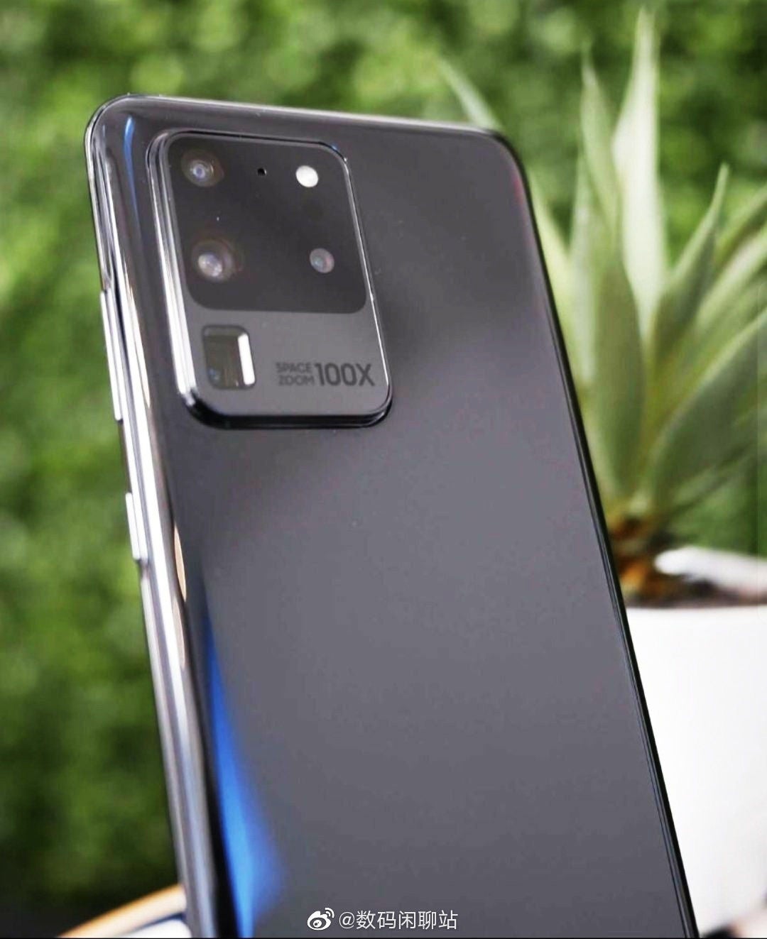 This is the Galaxy S20 Ultra - Forget the iPhone&#039;s hot plates, first live S20 Ultra pic flaunts a whole oven!