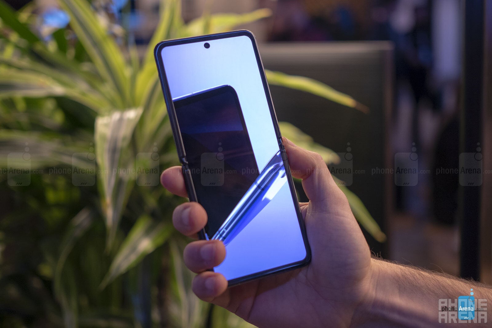 Samsung Galaxy Z Flip hands-on review: clicking with the foldable clique