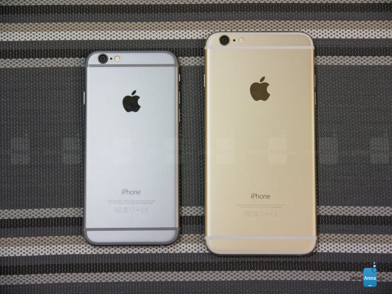 iPhone 6 (left) and iPhone 6 Plus (right)