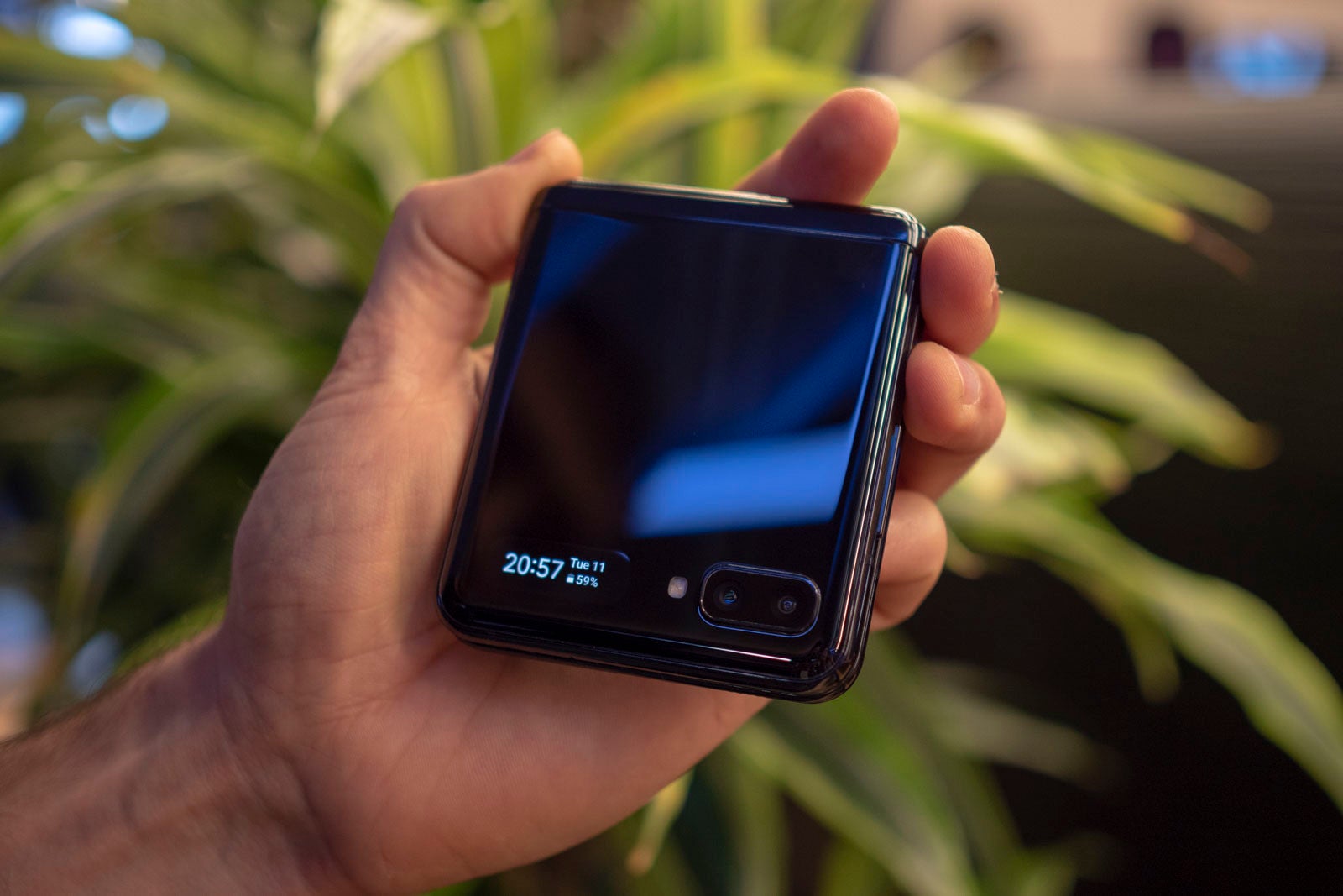 Imagine reading notifications on that tiny screen - Sorry, but Samsung&#039;s Galaxy Z Flip doesn&#039;t make any sense in our modern smartphone world