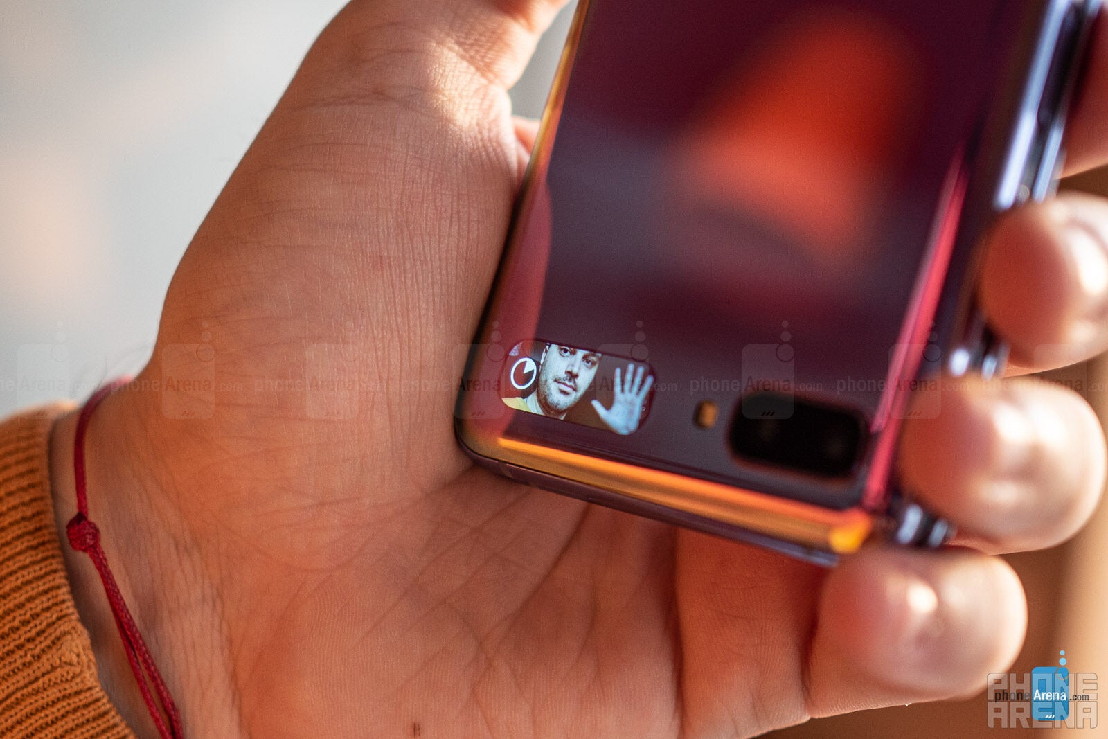 How to quickly take a selfie with the Samsung Galaxy Z Flip
