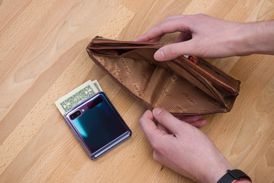 Samsung's Galaxy Z Flip is selling like hotcakes, unlike the Galaxy S20 series