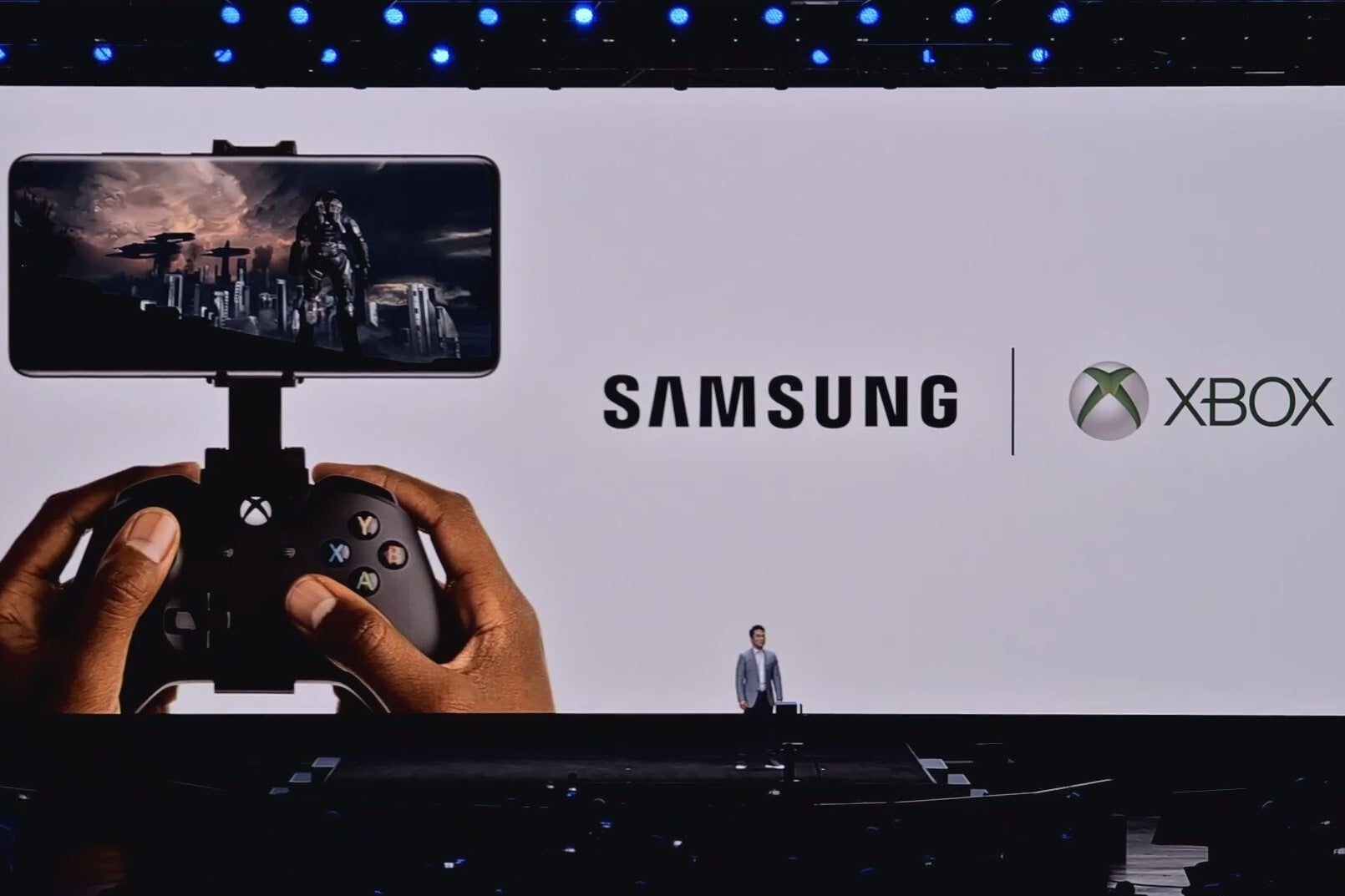 Samsung announced its partnership with Xbox - Samsung may be developing a new gamepad for Galaxy phones