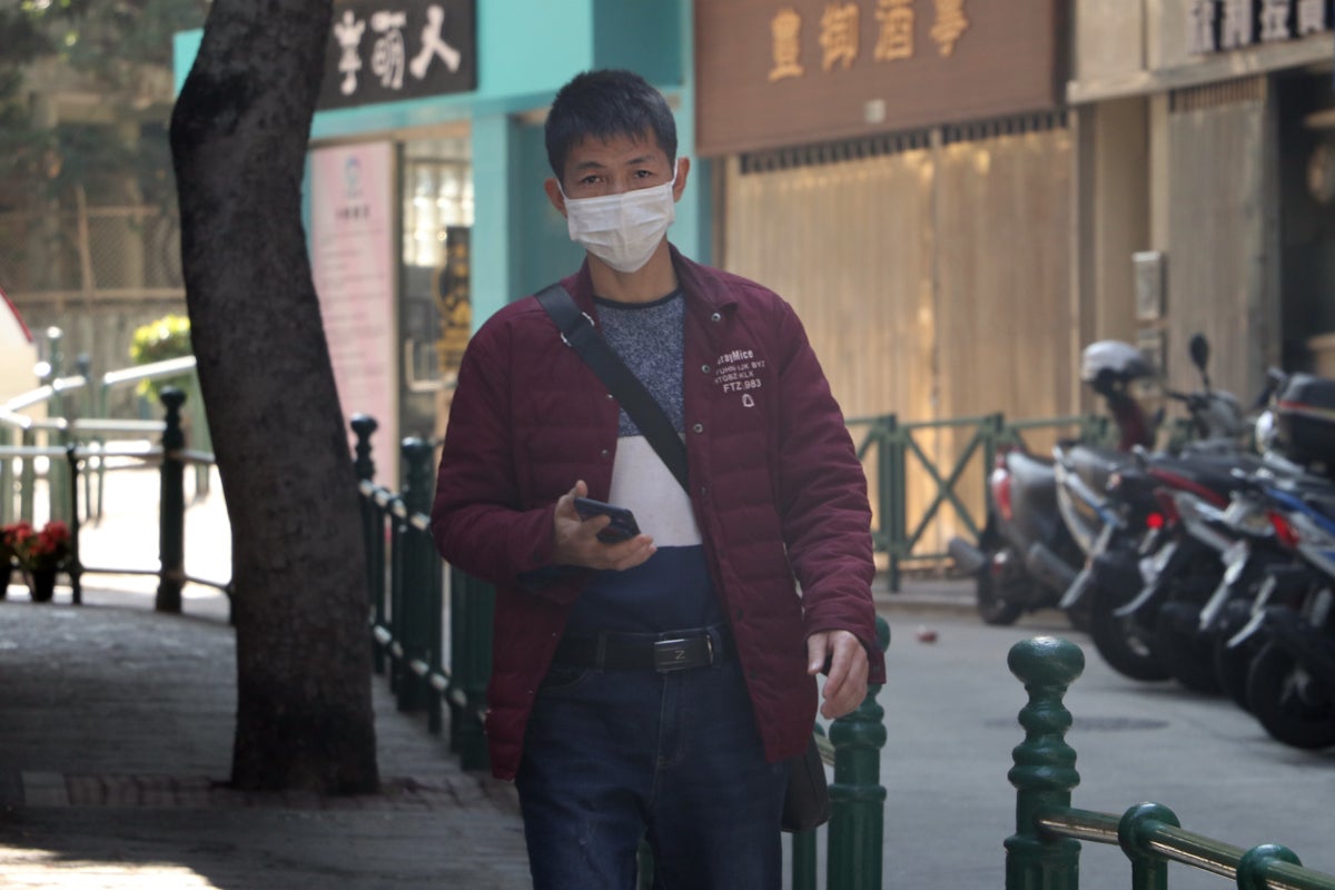 458 Apple Stores, including the 270 in the states, remain closed because of the coronavirus outbreak - U.S. Apple Stores to remain closed until early May