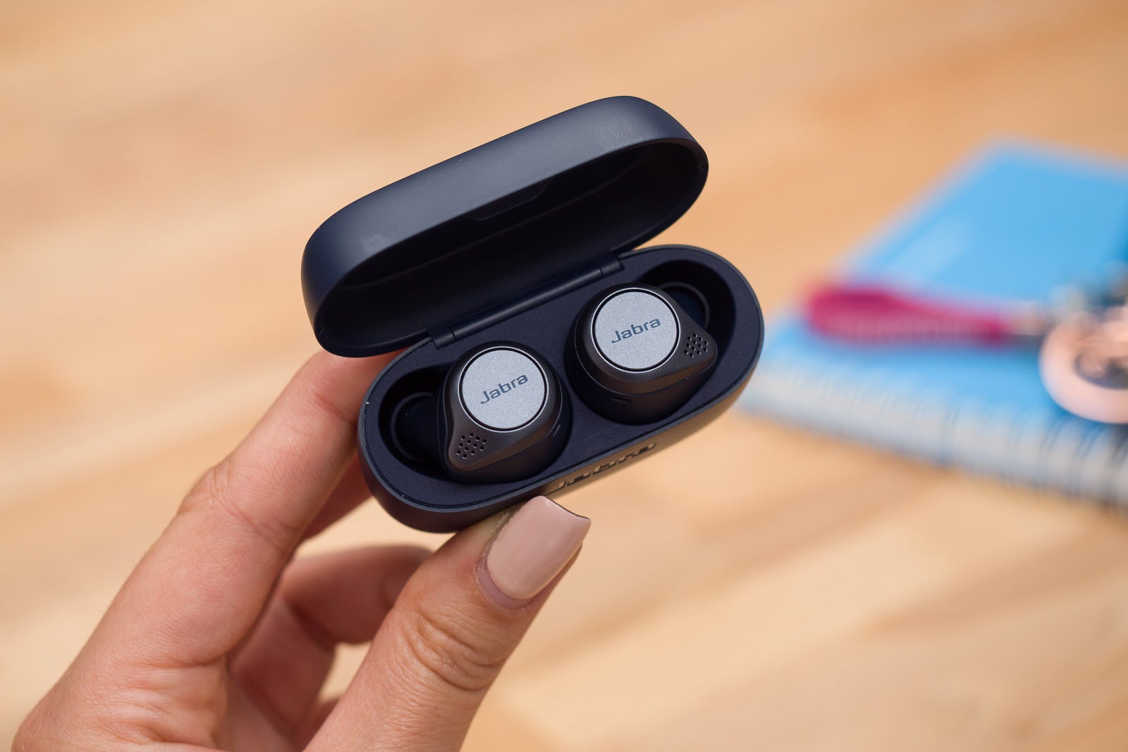 Jabra elite active 75t earbuds vs airpods discount pro