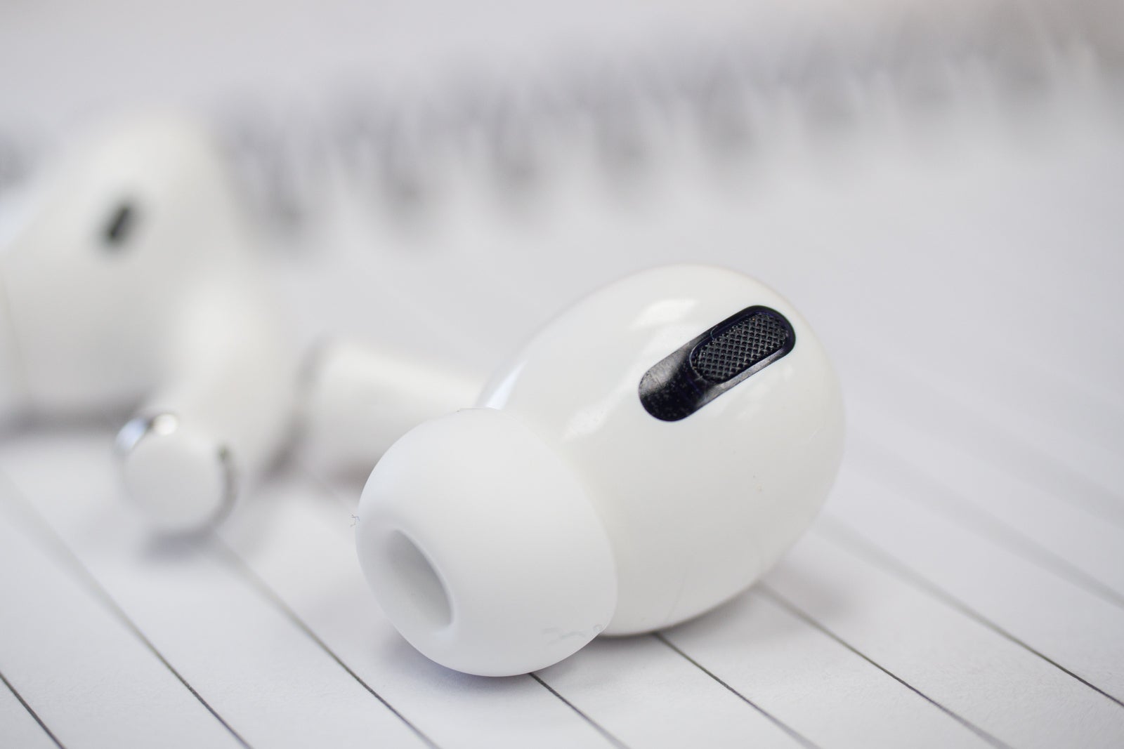 Latest Apple report says AirPods 3 &amp; AirPods Pro 2 coming in 2021, AirPods X might be Beats