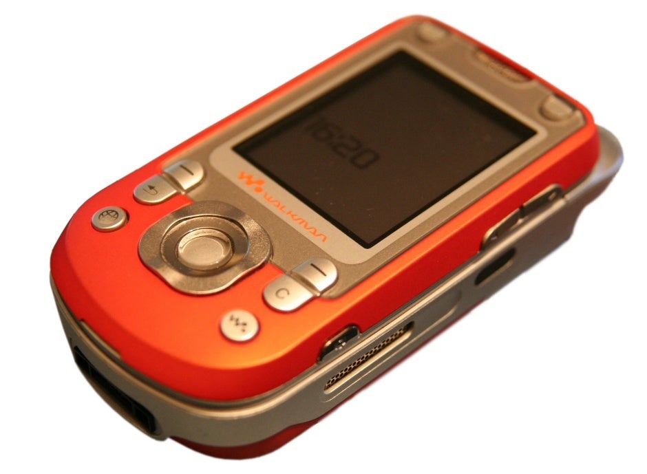 2005&#039;s Sony Ericsson W600 was one chunky monkey - LG wants to rapidly shake up its smartphone lineup with rotating and rollable designs