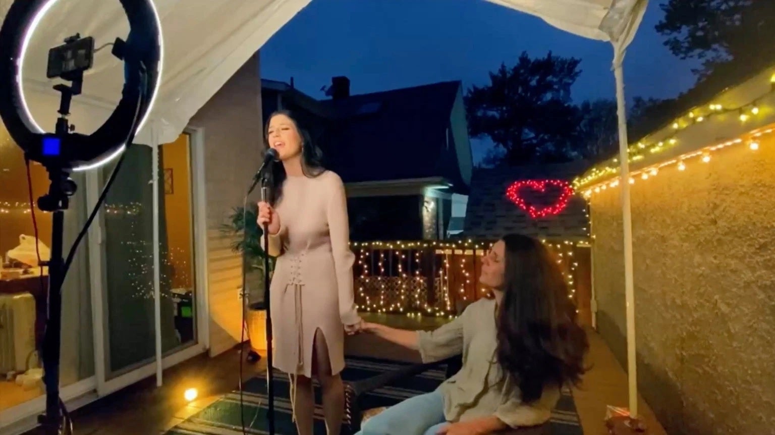 American Idol contestant broadcasts live from her house using an iPhone 11 Pro - The Apple iPhone is the beneficiary of a huge change in the television industry