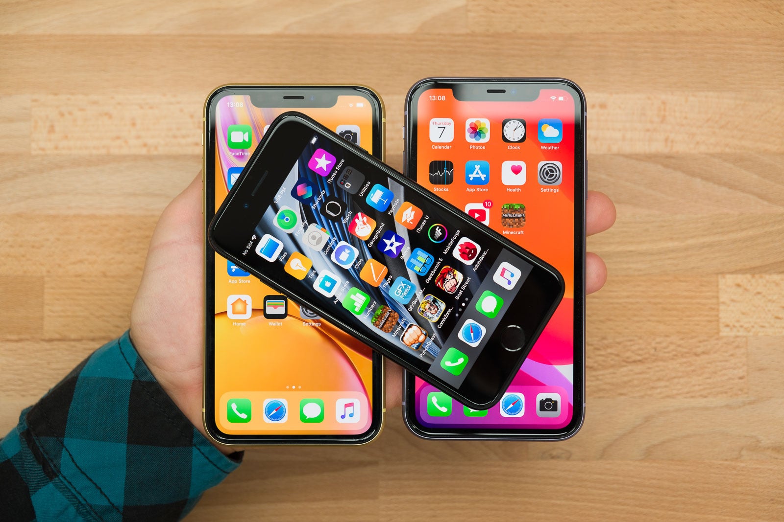 How many people will prefer the SE over the new generation of iPhones? Probably not that many... - Is Apple cannibalizing iPhone 11 sales with the new iPhone SE?