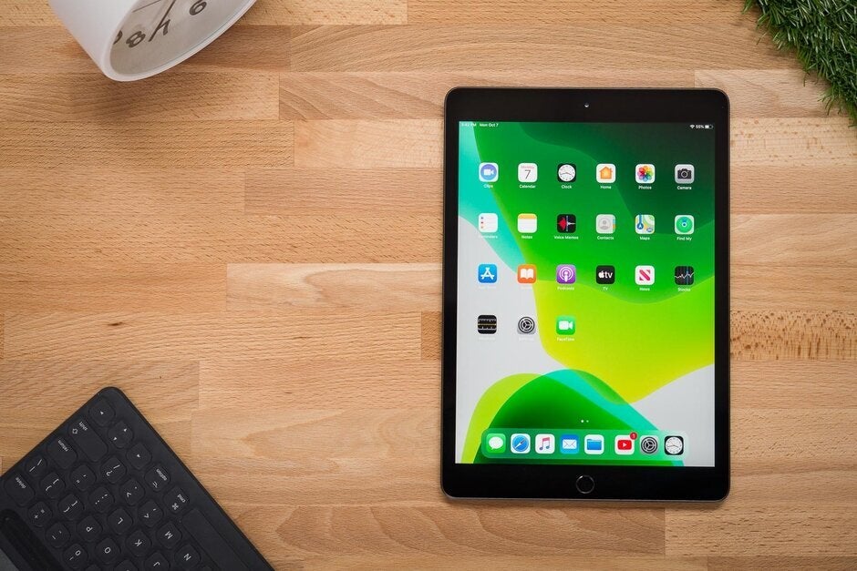 The 10.2-inch basic Apple iPad Pro from 2019 - 2021 Apple iPad Air could be equipped with an 11-inch screen, Face ID and a Type-C port