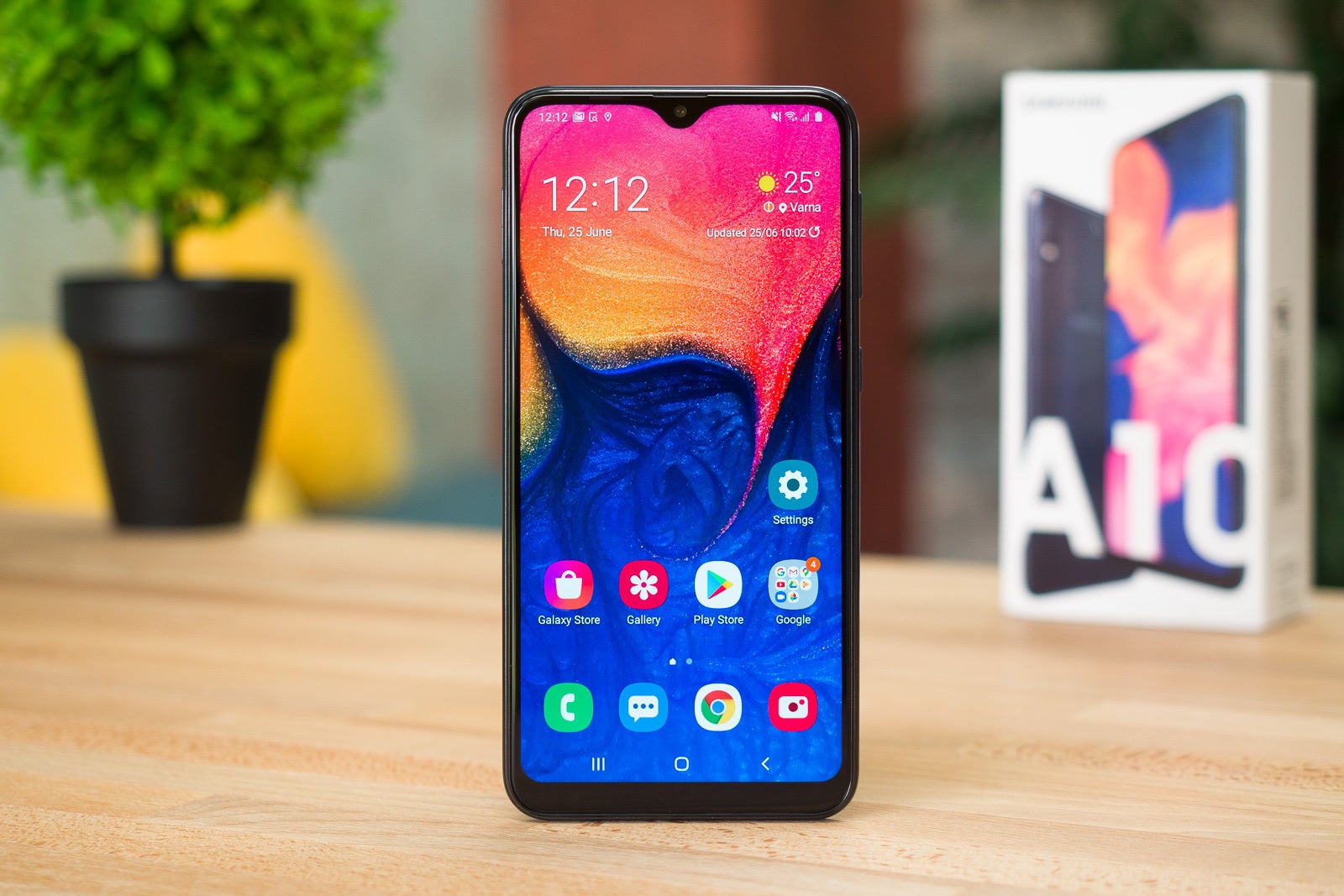I spent a week using Samsung&#039;s best-selling phone (which costs just $150!)