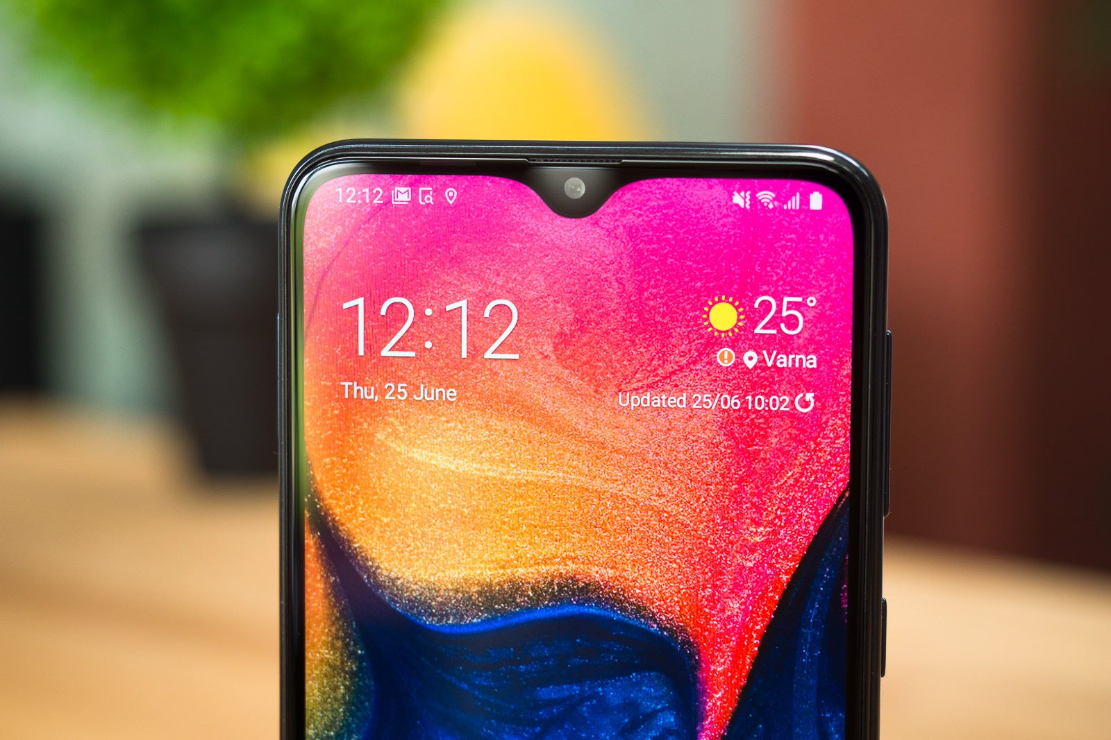I spent a week using Samsung&#039;s best-selling phone (which costs just $150!)