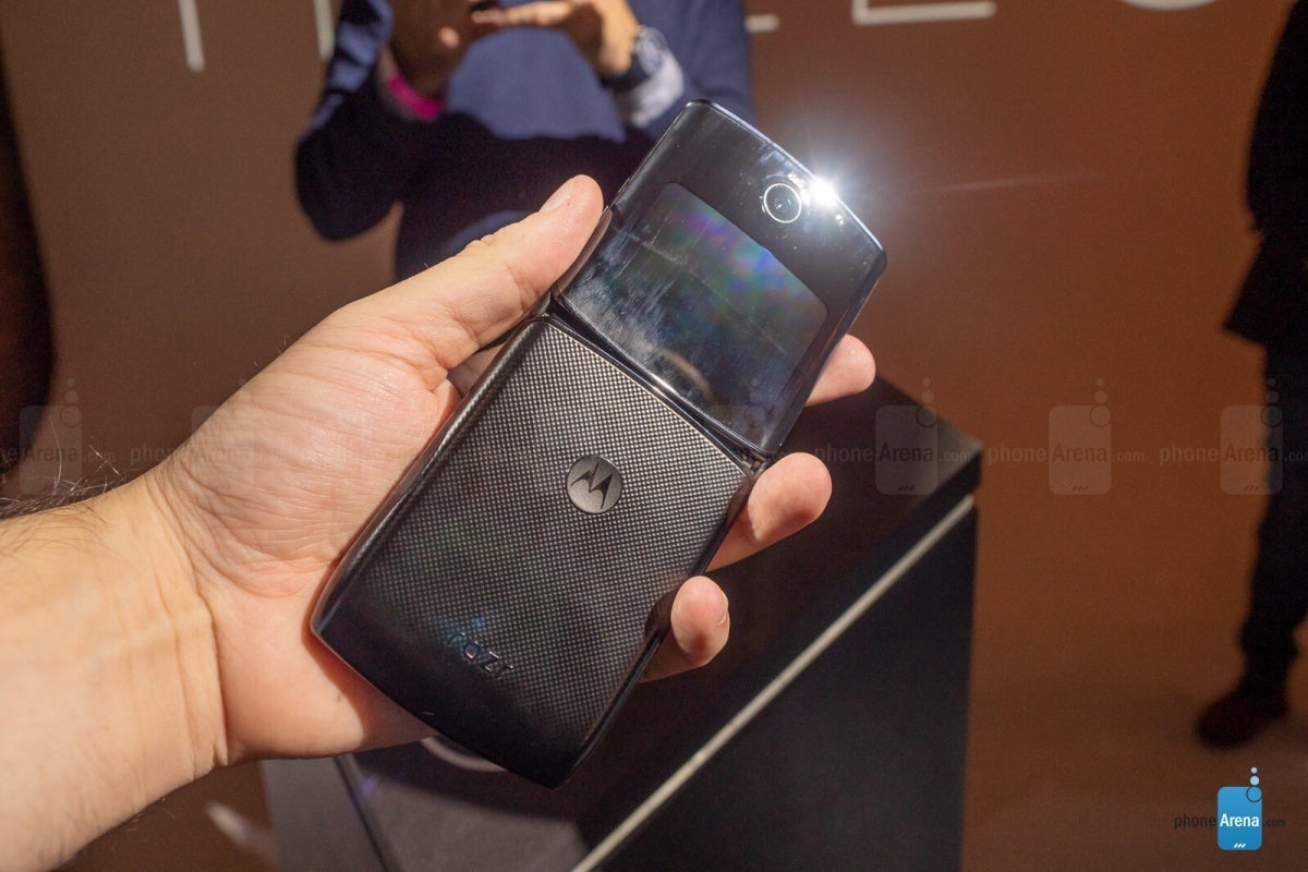 Original foldable Motorola Razr - The Motorola Razr 2 5G might end up dwarfing Samsung's Galaxy Z Flip 5G
