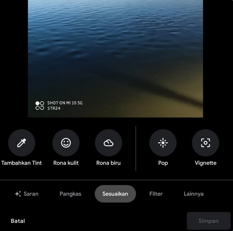 An Xiaomi 10 5G in Indonesia receives the new Google Photos UI for testing - Google testing new UI for its Photos editing features