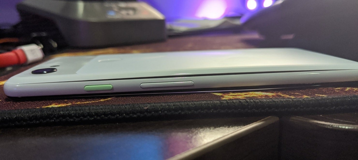 Tweet from AndroidPolice's Artem Russakovskii shows a Pixel 3 series model sporting a swollen battery - Google Pixel 3 and Pixel 4 users are complaining of swollen and bloated batteries