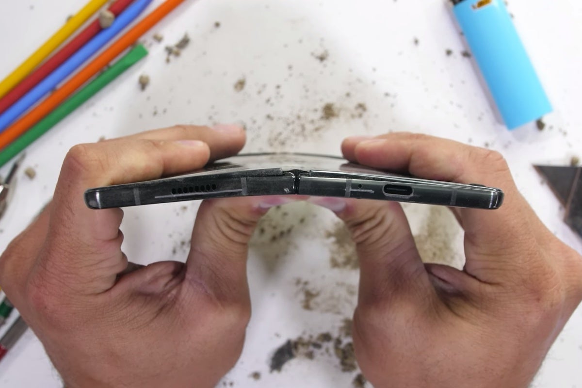 Samsung Galaxy Z Fold 5 leaves completely unscathed in bend test video