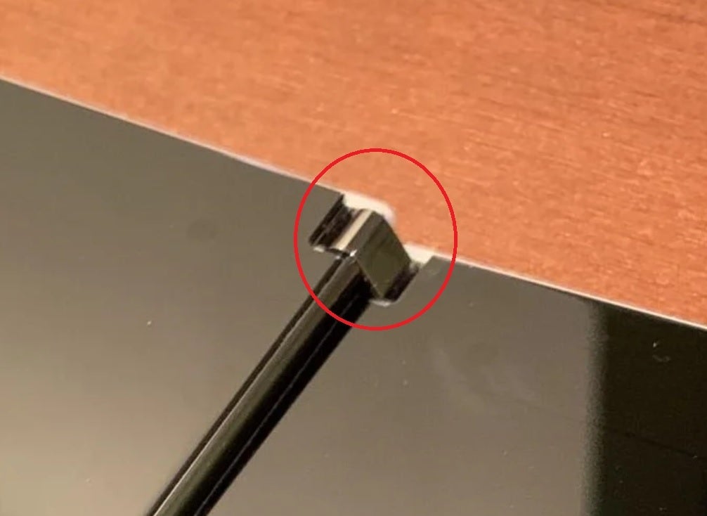 Some Surface Duo users are having problems with the phone's hinge - Surface Duo users are complaining about a very serious hardware problem