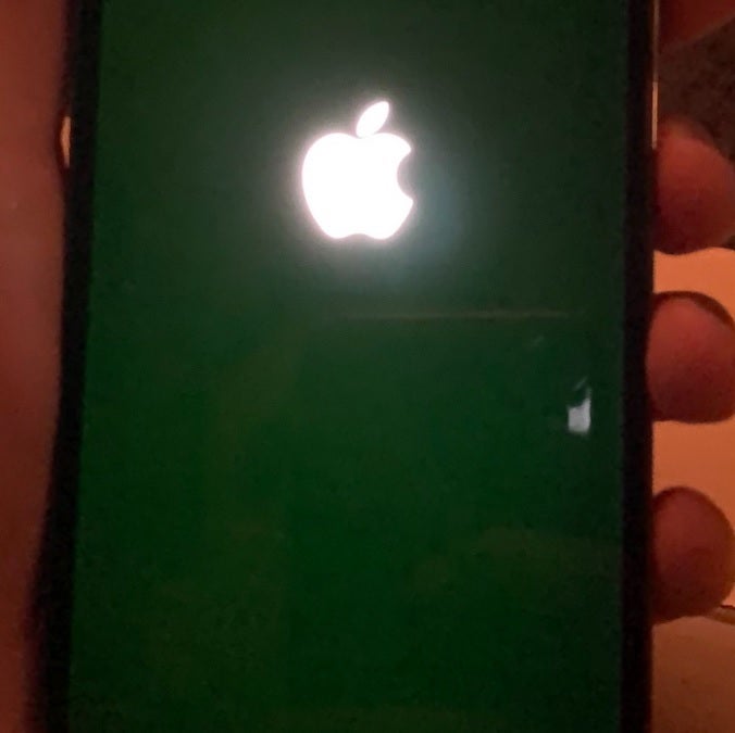 The 2020 iPhone 12 series is marred by issues with the displays showing glowing green or gray colors - 5G iPhone 12 line suffers from a serious screen defect; Apple plans a software update